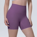 Détail du short de yoga violet à taille haute montrant le tricot sans couture et la compression - S / Violet Chardon