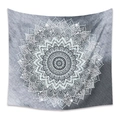 Gros plan du motif mandala blanc sur tapisserie grise avec texture gaufrée en losange - 73X95CM / Gris Dégradé Blanc Mandala (ZJ111207)