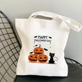 Détail d'un sac cabas en toile blanche avec motif citrouille d'Halloween et chat sur une chaise - Happy Halloween Day Style 6