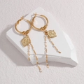 Orecchini a nappa dorata con ciondolo a croce e perline bianche su pietra minimale - Stile Nappa di Croce / Oro con Bianco