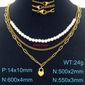 Collar de varias capas en tono dorado con perlas y colgante de candado de corazón en busto - Dorado