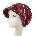 Dettaglio del berretto in pizzo rosso a fiori con trama a rete traspirante - L (58-60cm) / Rosso Vino Fiore