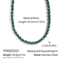 Vista dettagliata della collana di perle in resina verde con specifiche tecniche - Collana di Perline Verdi (YYN025323)