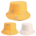 Dettaglio di un cappello a secchiello reversibile con stampa farfalla gialla e tela crema - M (56-58cm) / Giallo