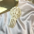 Elegant cream marble acetate 4-tooth hair comb with cutout leaf design on silk - Off-white