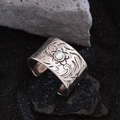 Bague large ajustable style vintage avec motif floral sculpté et pierre oeil de chat - Argent Vintage avec pierre blanche