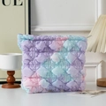 Detalle del tejido acolchado de burbujas con degradado teñido en violeta y rosa de la bolsa - Color del Arco Iris 3