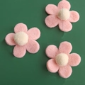 Fiore in feltro rosa fatto a mano con centro giallo, decorazione festiva da 5 cm di diametro - 5cm / Fiore Piatto Rosa 3 Pezzi