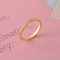 Bague élégante plaquée or 18 carats avec pavé de zircons étincelants sur anneau fin - 22 Zircons Taille 8