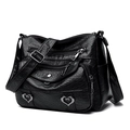 Borsa a tracolla vintage in morbida pelle nera con cerniere multiple e dettagli cuore - Nero