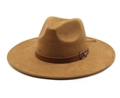 Klassischer khakifarbener Fedora-Hut aus Wildleder mit breiter Krempe und Lederband-Schnalle - M (56-59cm) / Khaki