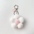 Llavero de flor de peluche blanco y rosa con colgante de flor de metal plateado - Flor blanca centro rosa