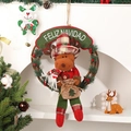 Ghirlanda di Natale con renna di peluche e striscione Feliz Navidad su anello di rattan - Renna di Natale