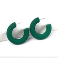 Orecchini a cerchio a C verde scuro con finitura opaca e perni in metallo - Verde Scuro