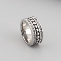 Anillo ancho plateado con cuentas centrales de metal y bordes de circonitas brillantes - US 6 / Estilo de Cuentas con Diamantes de Imitación (KR44463-K)