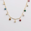 Collar dorado con colgantes de corazón brillantes y detalles de cristal fino - Diamantes de corazón / Dorado
