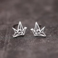 Minimalistische zilveren origami kraanvogel oorknopjes met gepolijst geometrisch design - Witgoud