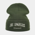Detailansicht der dunkelgrünen Strickmütze mit weißem Los Angeles Vintage-Stick - Armeegrün
