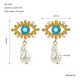 Detailweergave van 18K gouden boze oog oorbellen met parels en maatvoering gids - Gouden Boze Oog Barok Parel Oorbellen (1067)