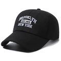Schwarze Baseballkappe mit weißem Brooklyn New York Stickmuster im Vintage Streetstyle - Einheitsgröße / Schwarz