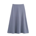 Detalle de la falda midi de punto evasé en color azul grisáceo con textura acanalada - S / Bottoms / Gris claro