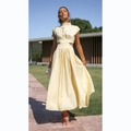 Robe mi-longue jaune clair élégante avec taille ajourée, col montant et jupe plissée - S / Light jaune