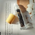 Flacon à bille en verre pour huiles essentielles avec bouchon bois et cristaux - Quartz fumé