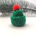 Mini bonnet de Noël tricoté vert avec pompon rouge pour poupées et décoration DIY - Pompon Blanc / Vert (Petit)