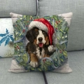 Housse de coussin Noël avec bouvier bernois et couronne de fête sur canapé gris - Bouvier Bernois Couronne de Noël