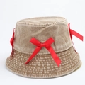 Cappello a secchiello in denim lavato con fiocchi rossi in seta e tesa parasole chic - M (56-58cm) / Cachi