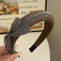 Brauner gepolsterter Haarreif mit funkelnder Strass-Schleife im eleganten Vintage-Design - Doppellagige Schleife / Braun