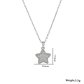 Silberne Pentagramm-Halskette mit funkelnden Strasssteinen und Maßangaben auf Weiß - Weißer Zirkonia (8886-1) / Silber