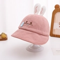 Dettaglio cappello in velluto a coste per neonato con orecchie di coniglio e ricamo - 50-52cm (2-4 anni) / Rosa