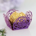 Boîte à bonbons détaillée en papier violet découpé au laser avec dentelle de roses - Violet foncé
