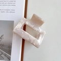 Minimalist square marble-patterned hair claw clip in soft pink acetate for women - 5.2cm / Gem White