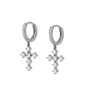 Detailopname van S925 sterling zilveren oorringen met een hangend kruisontwerp hanger - Helder/Zilver