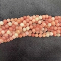 Gros plan détaillé de perles rondes en pierre naturelle rose pour création bijoux DIY. - Perles rondes / 4mm (Environ 90 Pcs) / Pierre de soleil