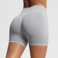 Détail du short de fitness gris sans couture à taille haute avec design effet push-up - Gris clair