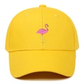 Klassische hellgelbe Baseballkappe mit detailreicher rosa Flamingo-Stickerei - Gelb