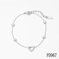 Silbernes Edelstahl-Armband mit Herz-Anhängern und verstellbarem Karabinerverschluss - Hohlherz-Stil / Silbernes Armband (PD967)