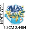 Detalle macro del parche bordado SMALL STEPS con diseño de regadera y medidas - Patrón SMALL STEPS everyday (X3SJ-098-31) / 1 Pieza