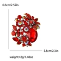 Broche floral con cristales rojos y base dorada que muestra tamaño 6,6 cm x 5,8 cm - Rojo