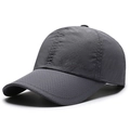 Berretto da baseball grigio scuro in mesh traspirante con tessuto riflettente e sportivo - grigio scuro