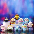 Figurines de dessins animés colorées Party Série 5 sur un support d'exposition - Boîte Mystère Zaizai 5ème Génération / Coffret Complet