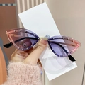 Occhiali da sole cat-eye con lenti sfumate viola e strass su ponte in metallo oro - Montatura Oro Lente Sfumata Blu Rosa