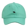 Détail de la casquette en coton vert menthe avec broderie silhouette d'ours polaire noir - Vert menthe