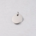 Primer plano de un colgante redondo de acero inoxidable pulido de 12mm con anillo de salto - 14.7*12mm / Color Acero