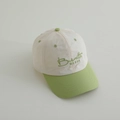 Detalle del bordado 3D verde Burnette NESOE en una gorra de béisbol beige infantil - Verde Hierba