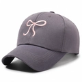 Berretto da baseball in cotone grigio scuro con ricamo a fiocco rosa e tesa curva - Regolabile / Grigio