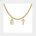 Collana in acciaio inossidabile dorato con due ciondoli a lettere in zirconi lucidi - 2 Lettere / Oro
